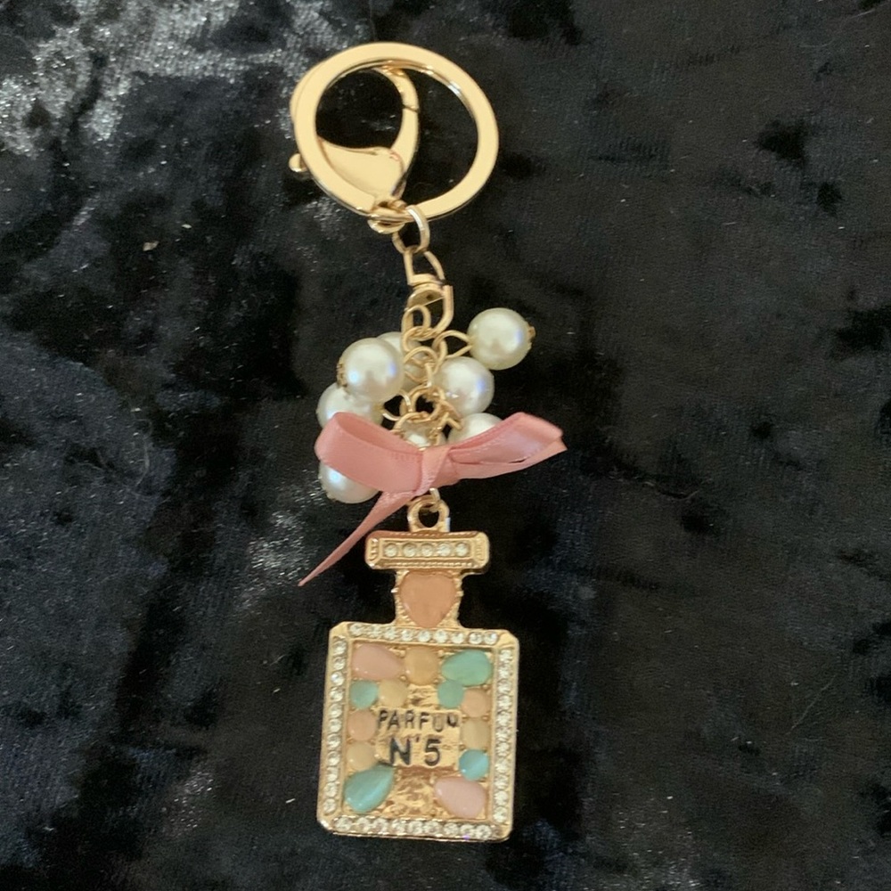 Beautiful perfume bottle with pearl keychain.